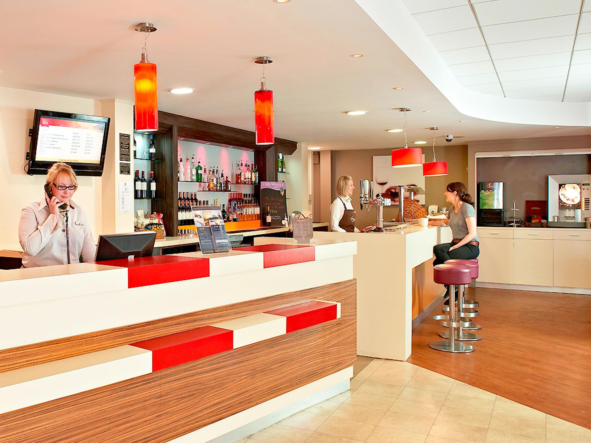 ibis London Barking Hotel Barking  Bagian luar foto