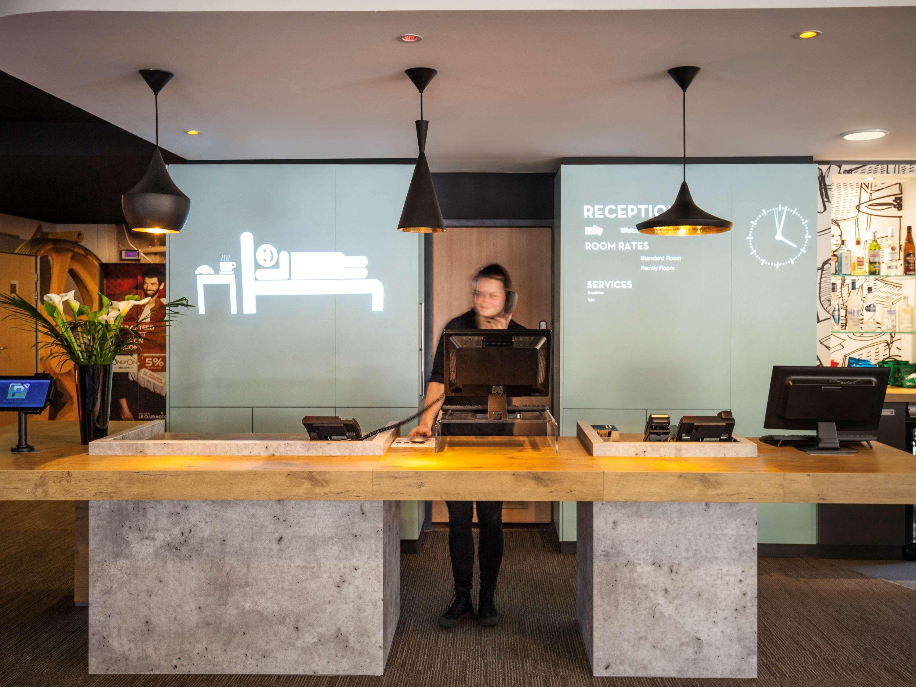 ibis London Barking Hotel Barking  Bagian luar foto