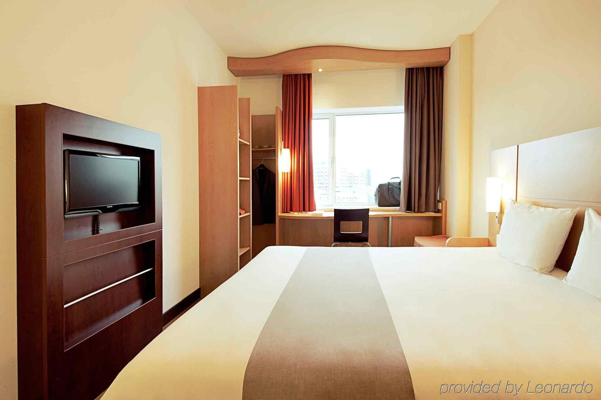 ibis London Barking Hotel Barking  Bagian luar foto