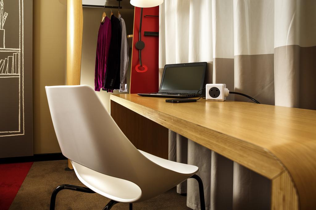 ibis London Barking Hotel Barking  Bagian luar foto