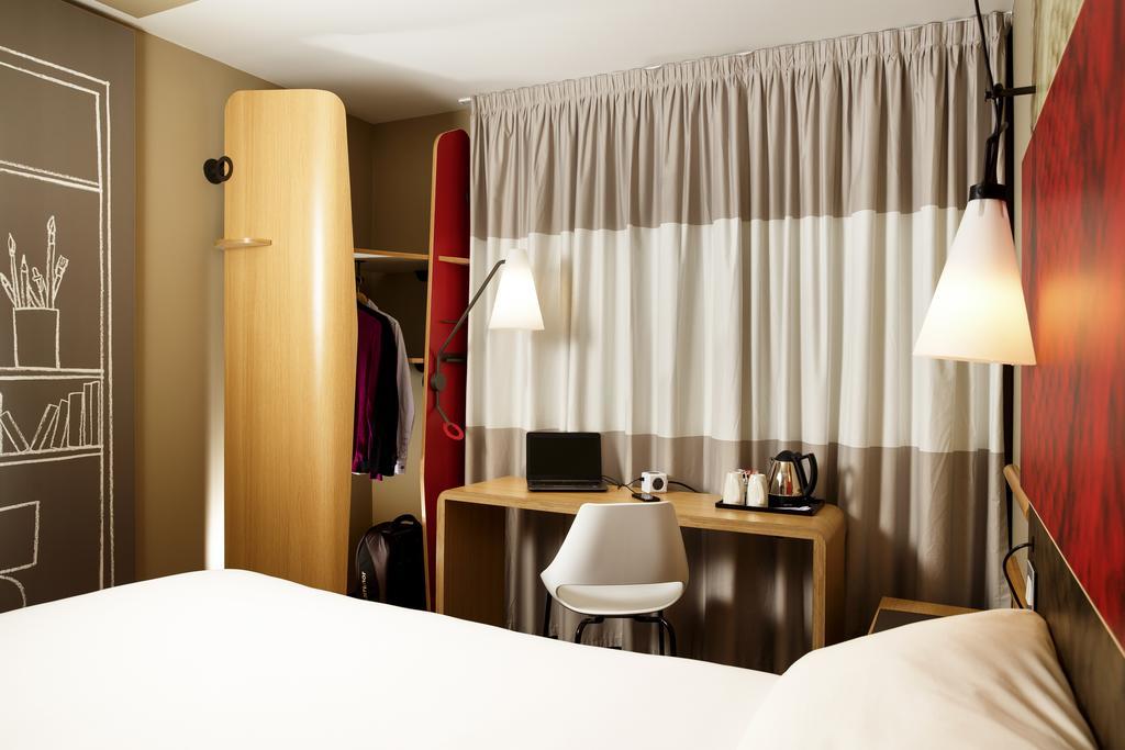 ibis London Barking Hotel Barking  Bagian luar foto