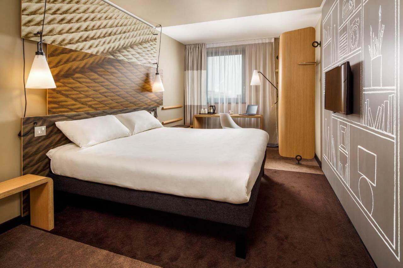 ibis London Barking Hotel Barking  Bagian luar foto